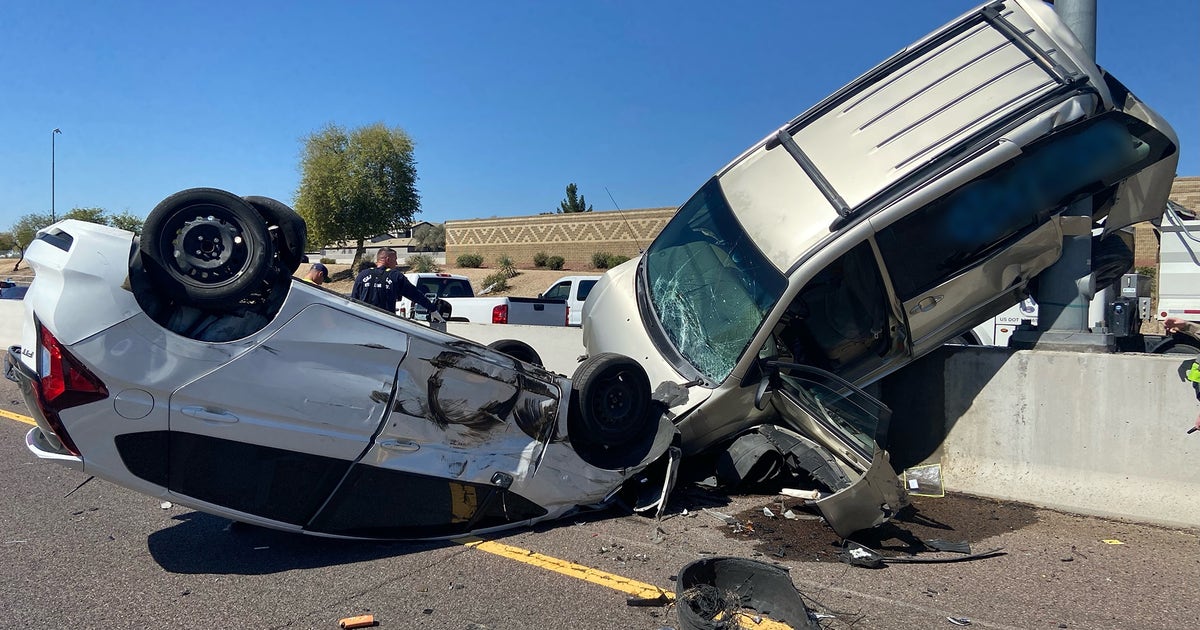 Tire blowout on Loop 101 in Glendale causes rollover crash, sends van ...