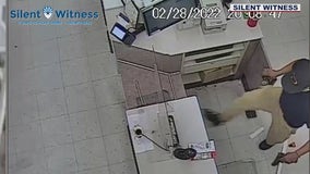 Video: Suspect unable to force open Phoenix Walgreens safe takes 2 cash register drawers instead