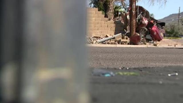 2 teens killed in north Phoenix crash after car hit power pole
