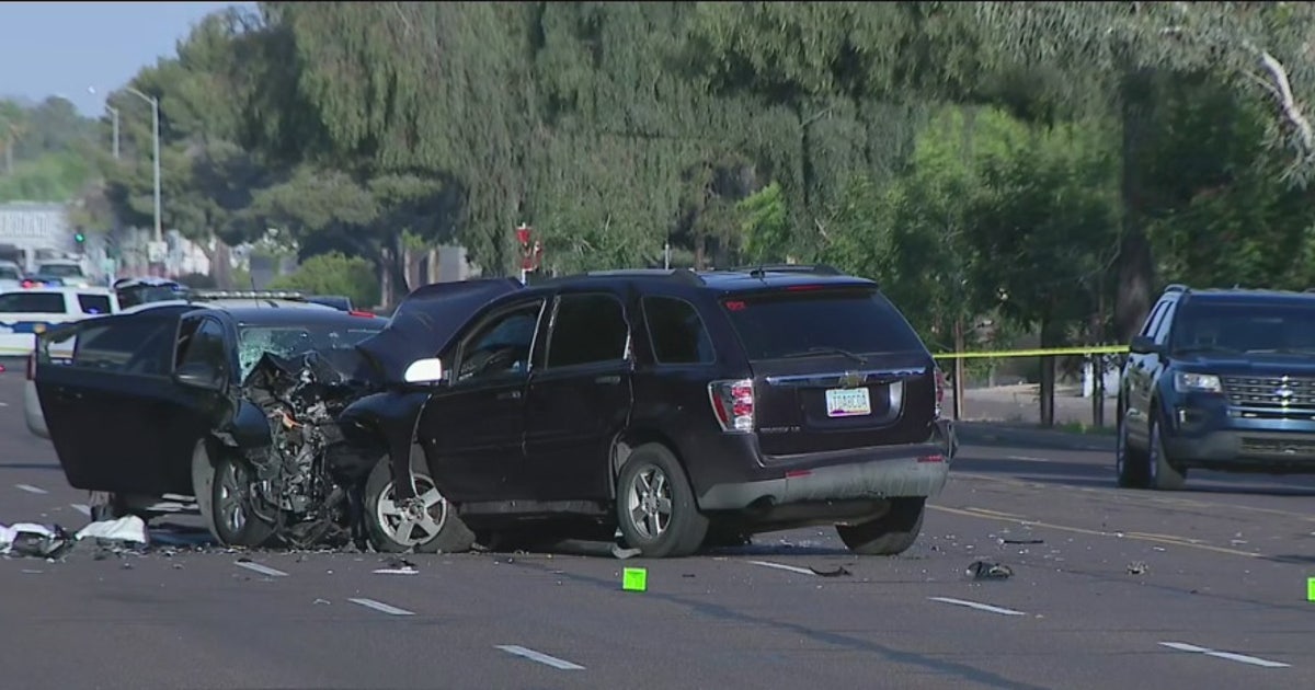 Man dies in head-on crash near Phoenix intersection | FOX 10 Phoenix