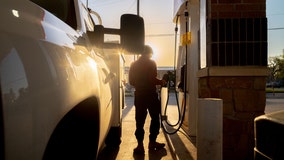 Average gas price in US drops 10 cents