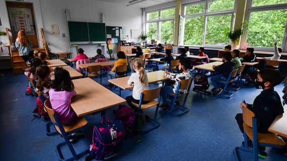 Arizona Gov. Ducey signs bill requiring moment of silence at beginning of each school day