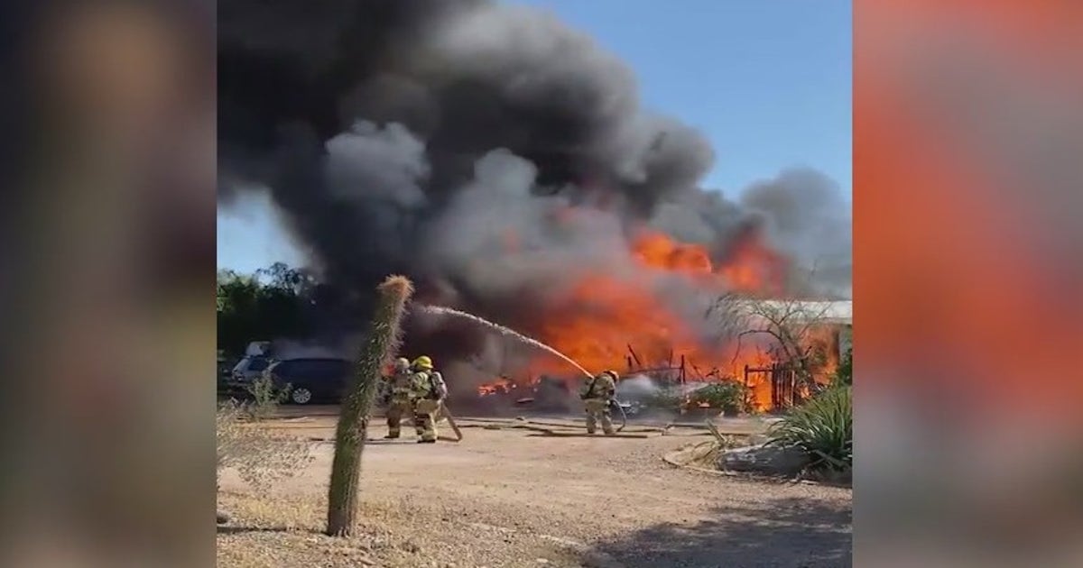 2 people hurt after fire destroys 2 homes in north Phoenix | FOX 10 Phoenix