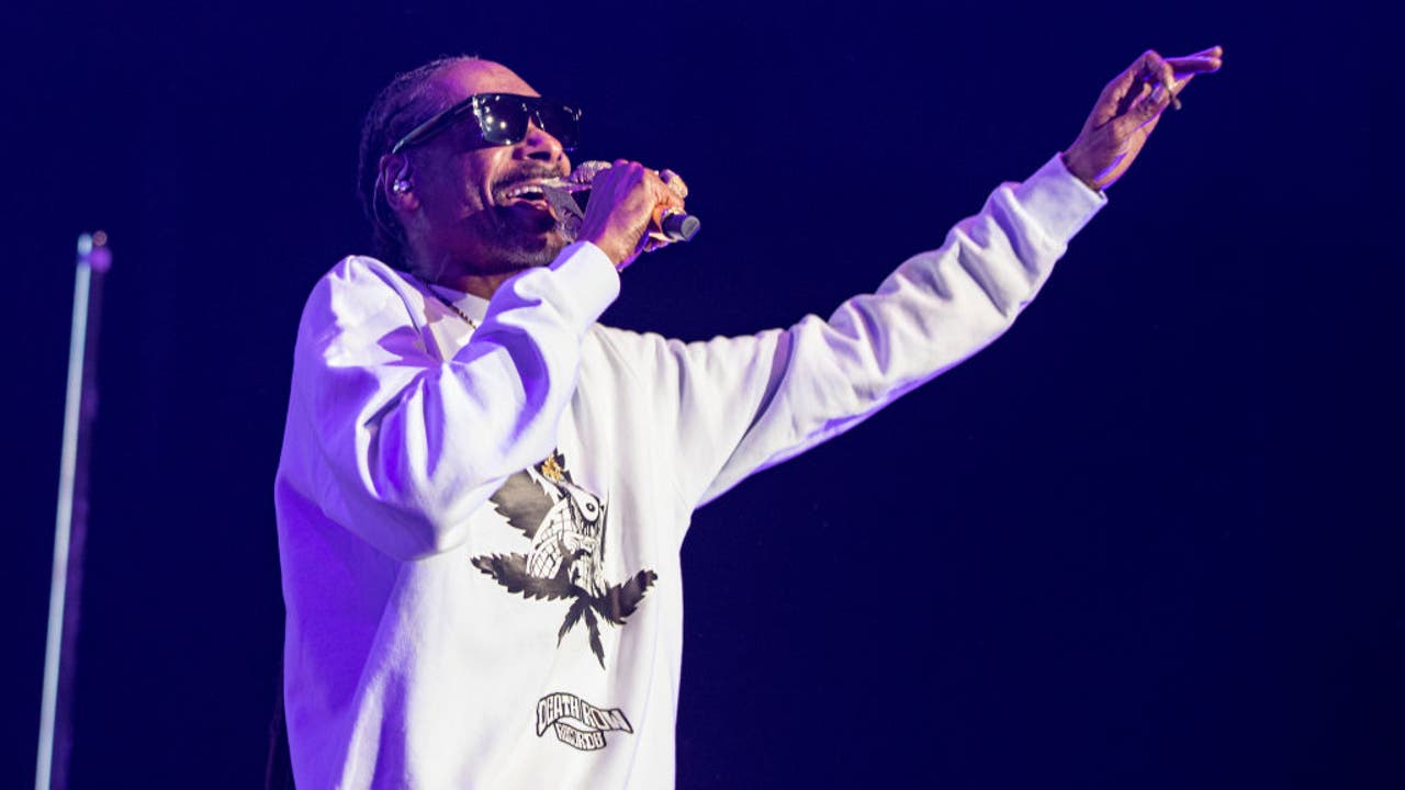 Snoop Dogg smokes weed ahead of Super Bowl 2022 halftime show