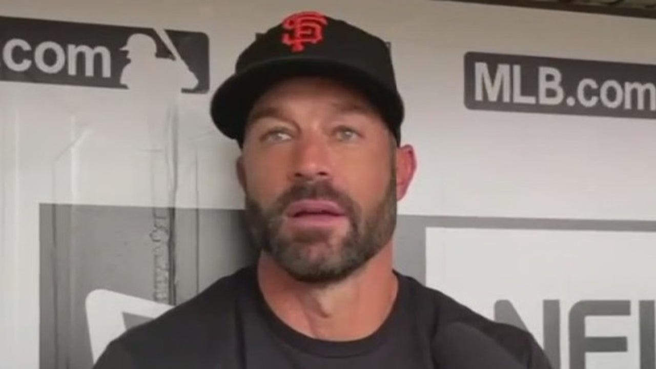 Giants baseball coach Kapler plans anthem protest over U.S. gun violence