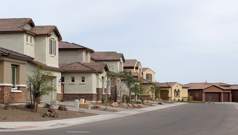 New homes line a street in Phoenix, Arizona. (Photo by Justin Sullivan/Getty Images)