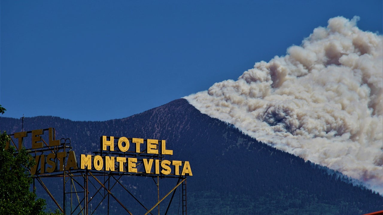 Pipeline Fire: Wildfire burning north of Flagstaff forces evacuations, suspect arrested - Vimarsana News