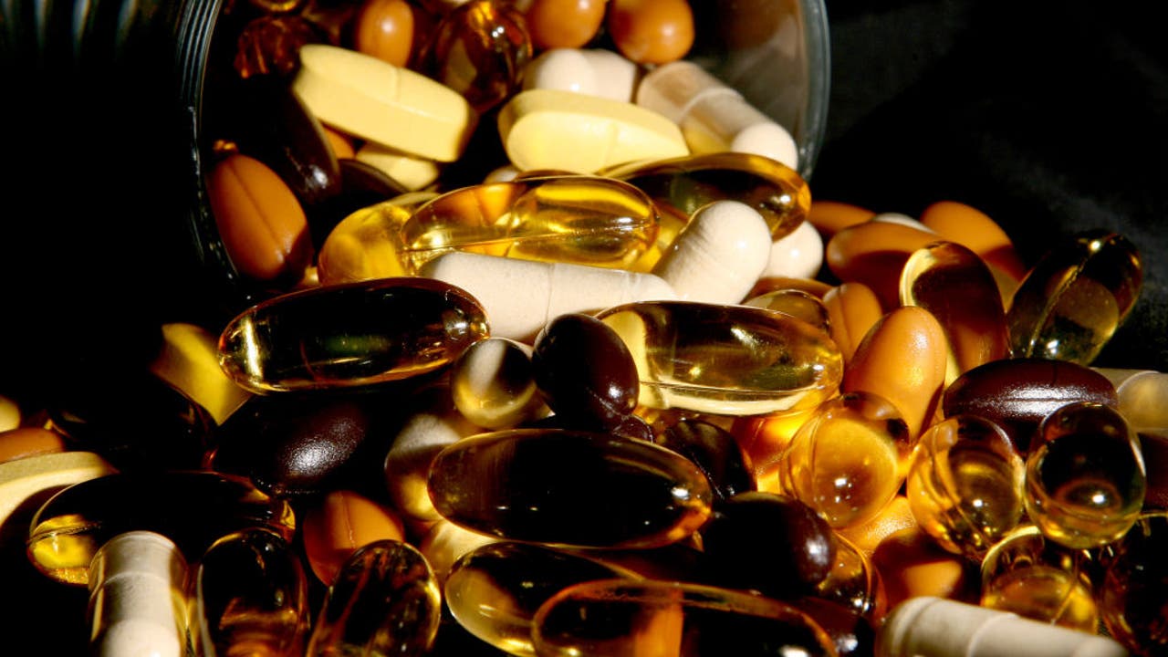 Un informe sugiere que las vitaminas y los suplementos pueden ser una pérdida de dinero para la mayoría de los estadounidenses