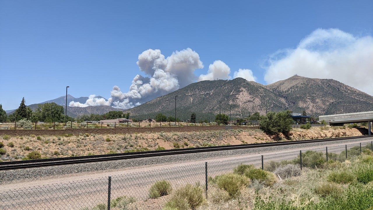Pipeline Fire: Wildfire spreading north of Flagstaff forces evacuations - Vimarsana News