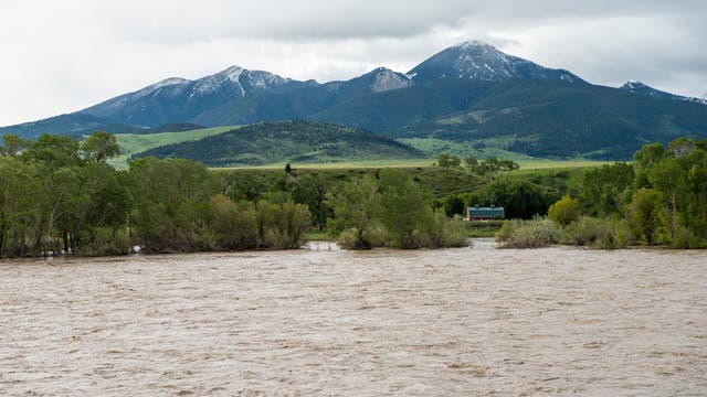 Yellowstone National Park: 10,000 evacuate as floods wash away homes, bridges
