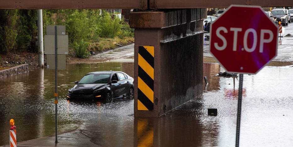 'Life-threatening' monsoon flooding in Flagstaff; Phoenix area expecting rain, wind: Live radar, updates