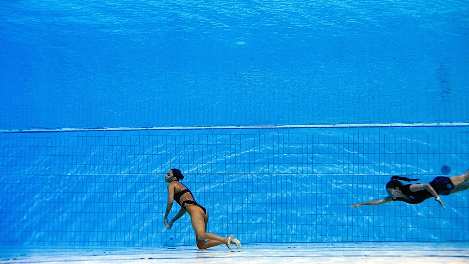 Swimmer Anita Alvarez pulled from bottom of pool by coach in dramatic rescue