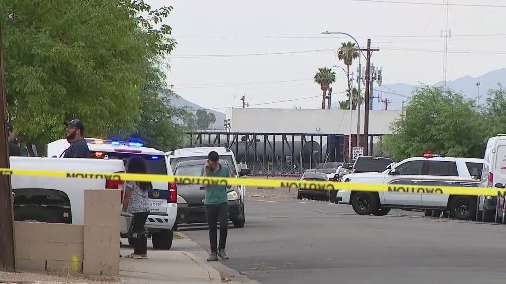 Phoenix man found dead in front yard of home, suspect arrested | FOX 10 ...