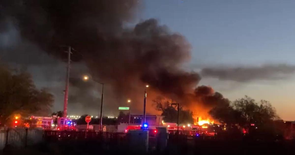 Firefighters battle large south Phoenix scrapyard fire | FOX 10 Phoenix