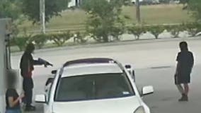 Suspected carjackers seen on video with guns drawn outside north Houston gas station