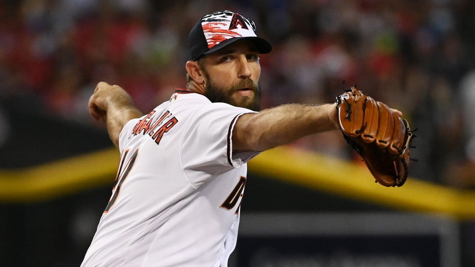 Madison Bumgarner #40 der Arizona Diamondbacks wirft im ersten Inning gegen die San Francisco Giants im Chase Field am 4. Juli 2022. (Foto von Norm Hall/Getty Images)