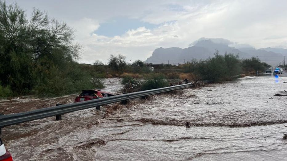 apache junction flooding car stuck