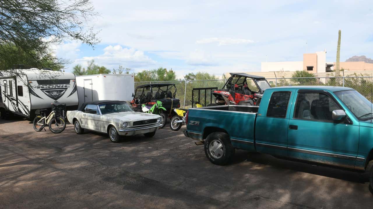 Nearly a dozen stolen vehicles found at Apache Junction man's home, police say - Vimarsana News