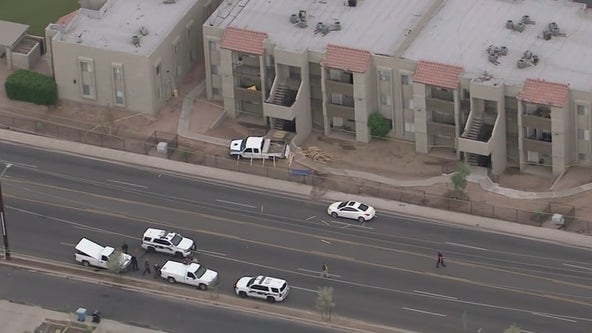 Deadly pedestrian crash shuts down Phoenix intersection