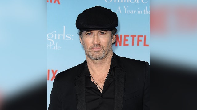 'Gilmore Girls' star Scott Patterson recalls scene where he felt objectified: 'That was disturbing'