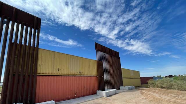 US government tells Arizona to remove shipping containers along border wall