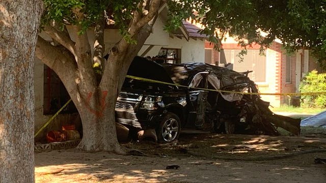 Man injured when SUV crashes into house in Glendale