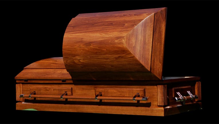 a2af80ac-casket_1441377537641.jpg