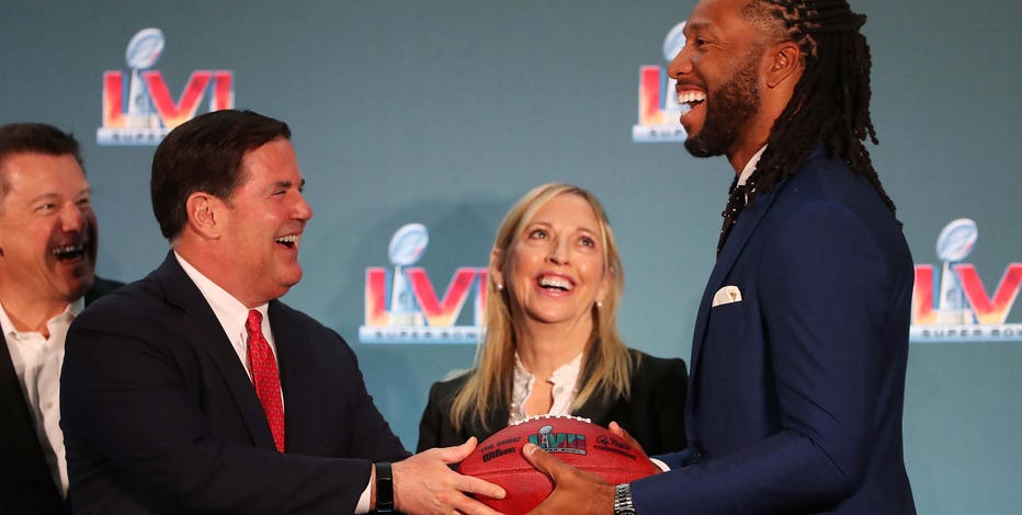 Super Bowl countdown clock unveiled at Phoenix Sky Harbor