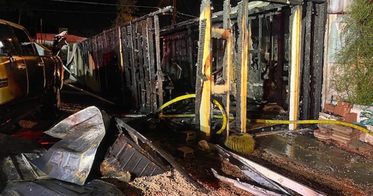 Man pulled from burning mobile home in north Phoenix | FOX 10 Phoenix