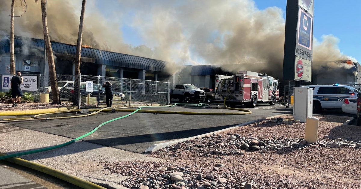 Firefighters battle fire at north Phoenix auto repair shop | FOX 10 Phoenix