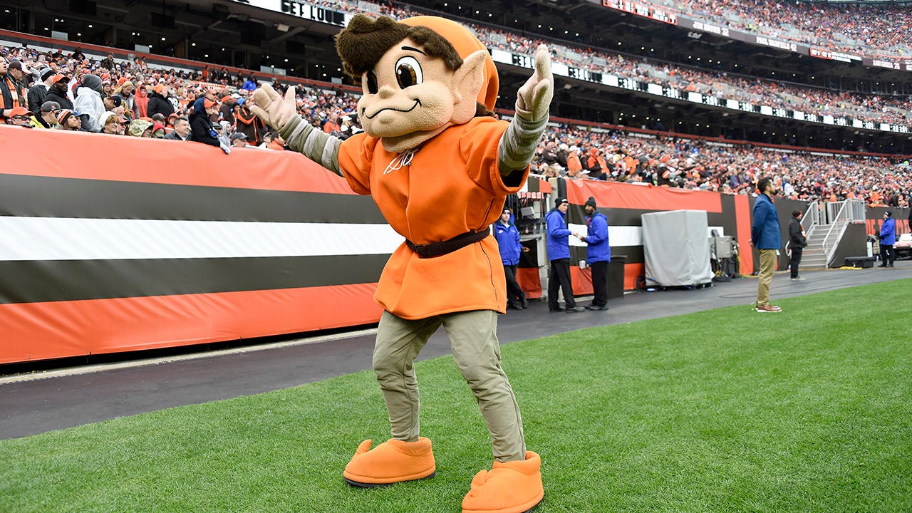 Brownie The Elf (Cleveland Browns) Mascot Hero Series NFL Bobblehead