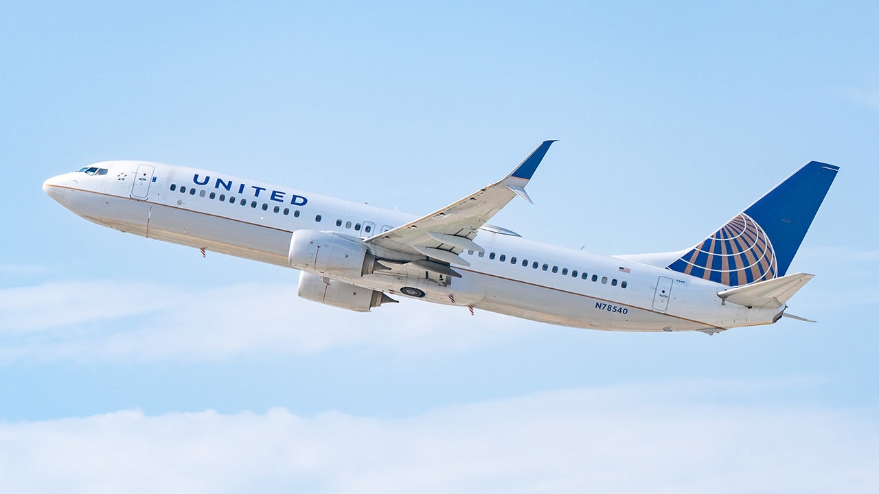 United Airlines Threatens To End Service At Major U S Airport