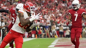 Mahomes throws 5 TDs, Chiefs hammer Cardinals 44-21