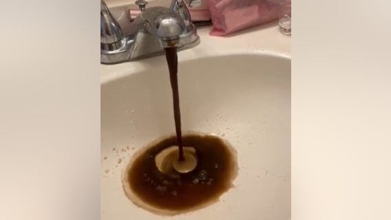 Brown water runs from tap in Mississippi amid water crisis