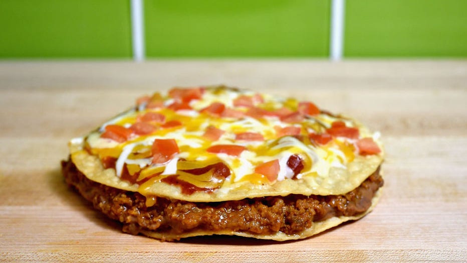 Taco-Bell-Mexican-pizza.jpg