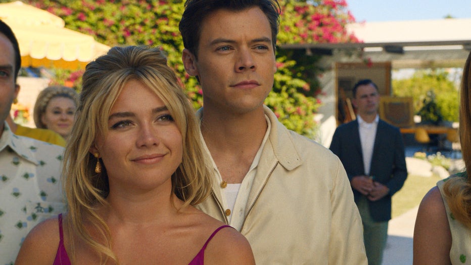 (L-R) FLORENCE PUGH as Alice and HARRY STYLES as Jack in New Line Cinema’s