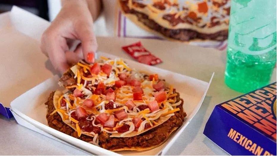 taco-bell-mexican-pizza.jpg