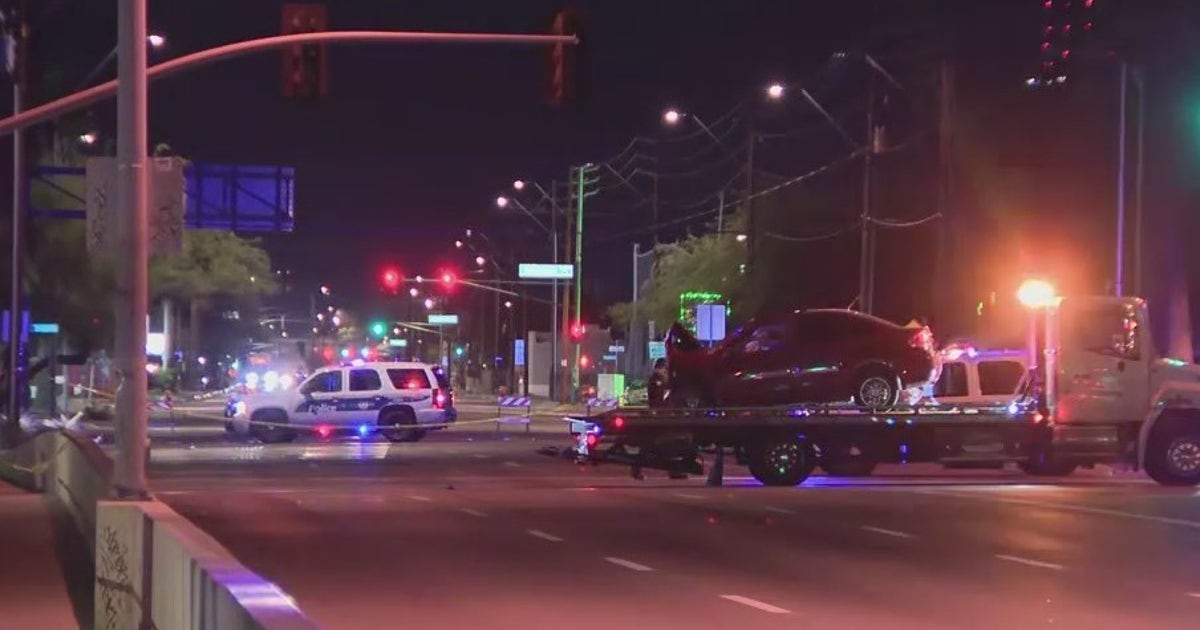 Woman dies after crashing into barrier near I-10 in Phoenix | FOX 10 ...