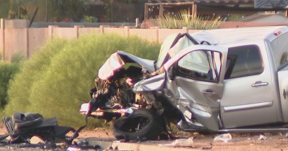 West Phoenix rollover crash leaves 1 dead, 4 injured | FOX 10 Phoenix