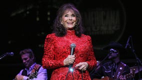 Country music icon Loretta Lynn, the 'Coal Miner's Daughter', dies