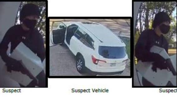 Suspect wanted for robbing Phoenix homeowner at gunpoint