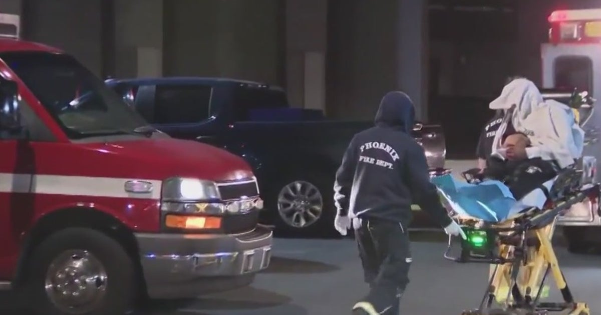 2 teens shot outside north Phoenix apartment complex | FOX 10 Phoenix