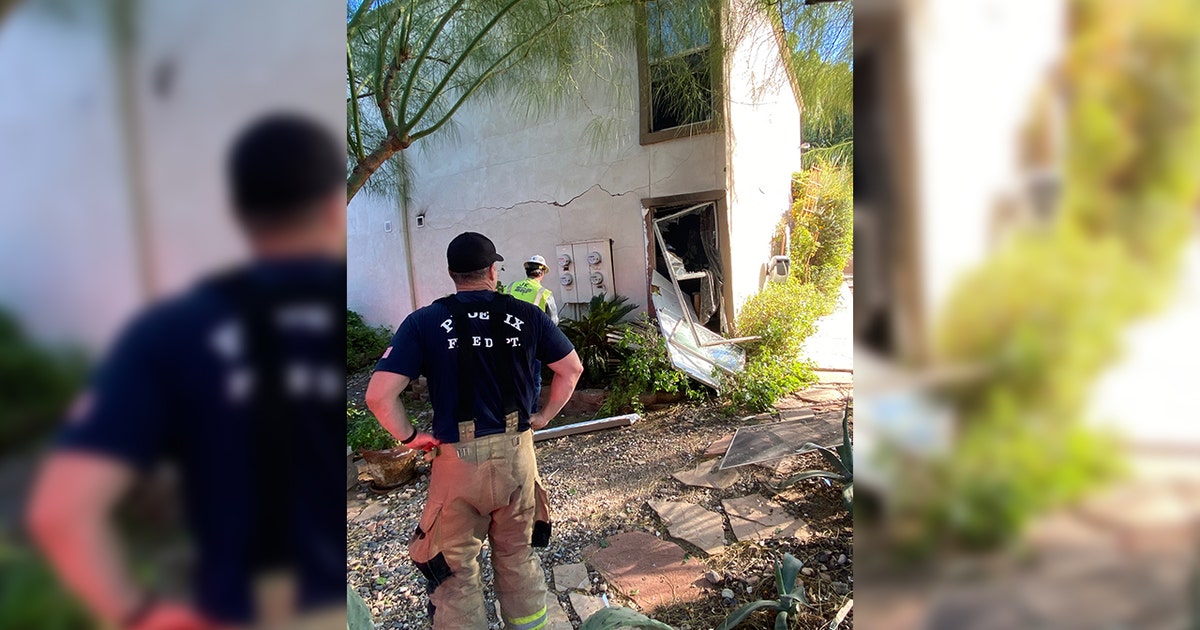 Man burned after explosion at Phoenix apartment complex; 8 residents ...