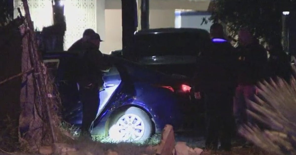 Car stolen out of Chandler ends up crashing into fence in Phoenix | FOX ...