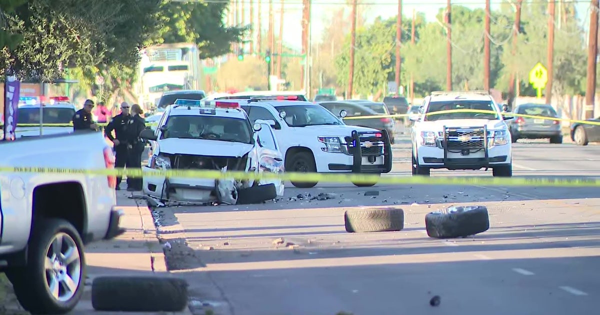 Crash in Phoenix sends two police officers to the hospital | FOX 10 Phoenix