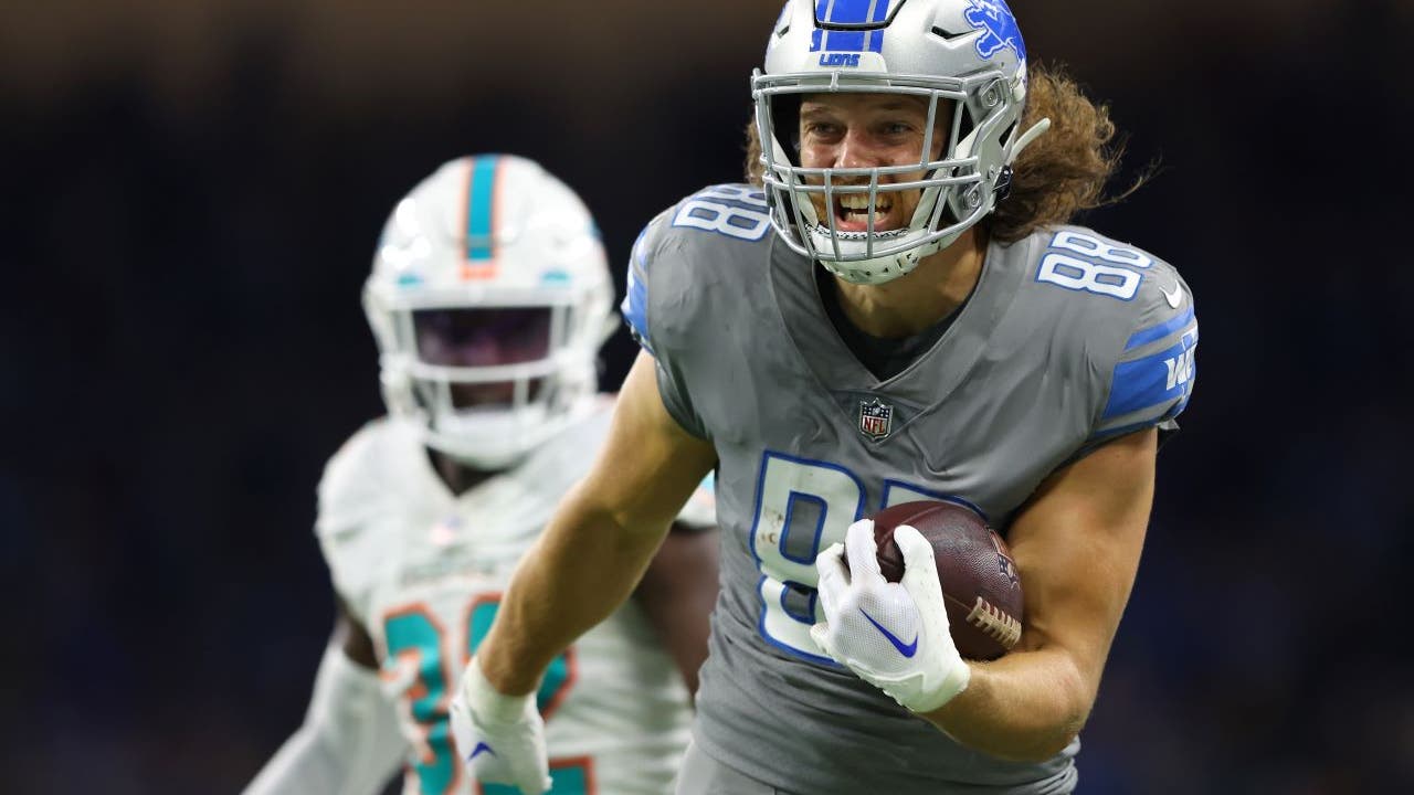 Report: Lions Send TE Hockenson To Vikings For Draft Picks