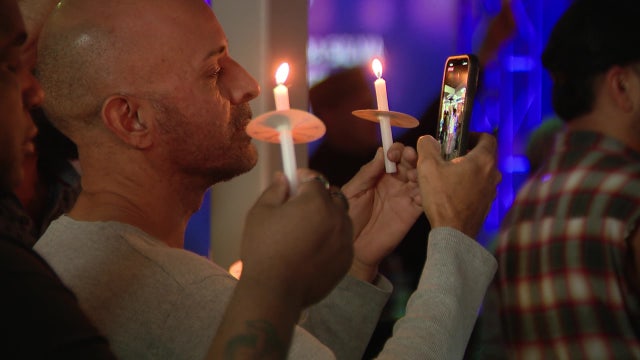 LGBTQ bar in Phoenix pays tribute to Colorado nightclub shooting victims