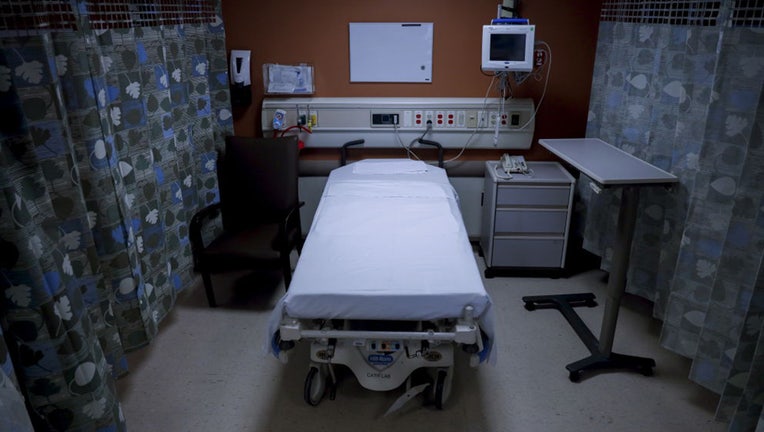 0fa66ca2-Hospital bed