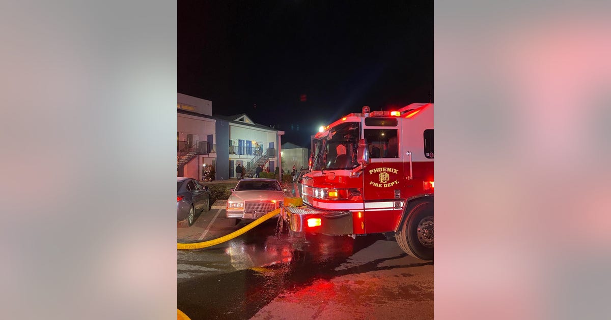 South Phoenix apartment fire leaves 1 hospitalized | FOX 10 Phoenix
