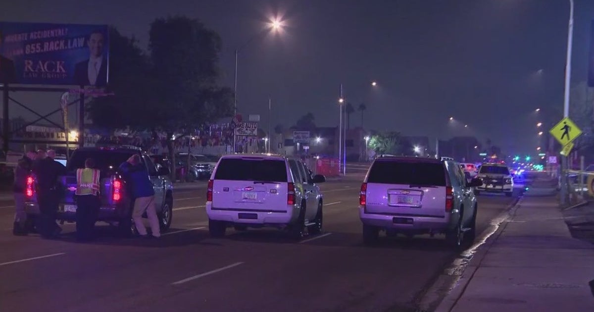 Pedestrian dies in west Phoenix hit-and-run crash | FOX 10 Phoenix